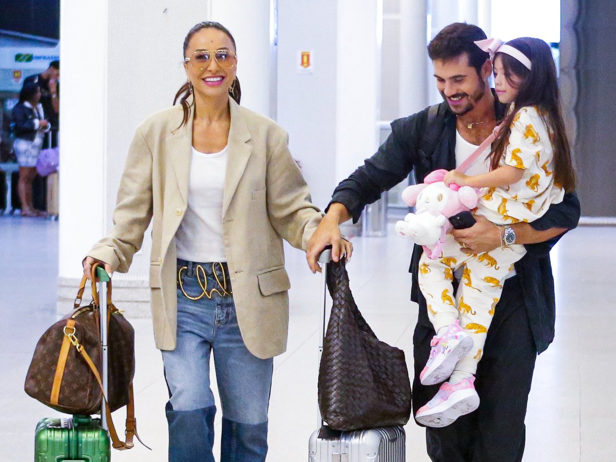 Sabrina e Nicolas pegam voo rumo a lua de mel, no Nordeste, e levam Zoe Junto Sabrina e Nicolas pegam voo rumo a lua de mel, no Nordeste, e levam Zoe Junto